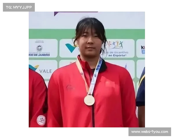 严子怡标枪首投即夺冠展现未来潜力成为田径新星的崭露头角